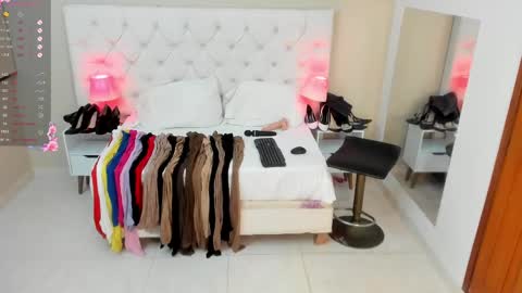 Saraa Gomez online show from February 14, 3:33 am