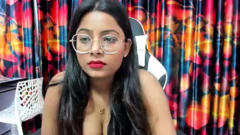 saraa_jayy online show from October 17, 10:51 am