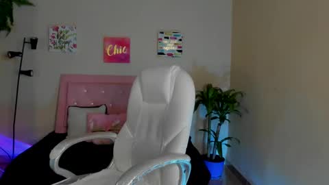 Snapshot of saraa_ramirez chatting on February 15, 11:39 am Sarah Ramirez online show from February 15, 11:39 am