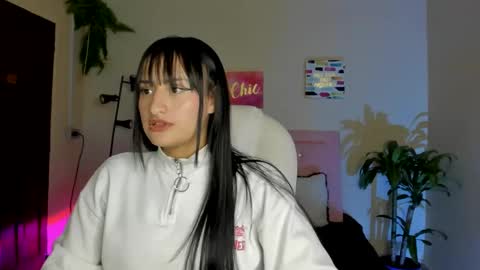 Snapshot of saraa_ramirez chatting on February 17, 5:43 pm Sarah Ramirez online show from February 17, 5:43 pm