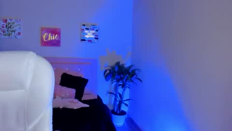 Snapshot of saraa_ramirez chatting on February 22, 11:24 am Sarah Ramirez online show from February 22, 11:24 am