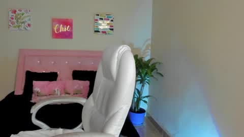 Snapshot of saraa_ramirez chatting on February 25, 5:36 pm Sarah Ramirez online show from February 25, 5:36 pm