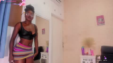 saraacollinss online show from June 15, 8:22 pm