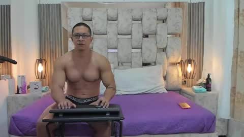 Snapshot of saraandjhony chatting on December 12, 1:06 pm saraANDyoni online show from December 12, 1:06 pm