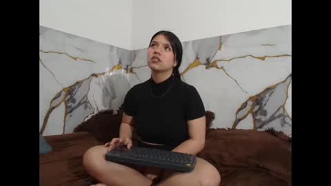 sara and thomas online show from November 20, 12:00 am