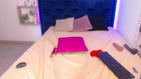 SARAHGIL online show from February 2, 3:39 pm