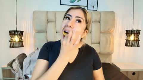 sarablonde_t online show from June 7, 4:11 pm