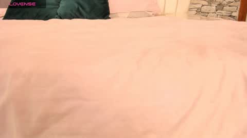 Sara Castillo online show from March 10, 3:41 pm