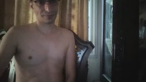 Snapshot of saraclit chatting on April 9, 7:58 am pass kika online show from April 9, 7:58 am