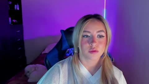 Snapshot of saradiazxxx chatting on April 9, 7:25 am saradiazxxx online show from April 9, 7:25 am
