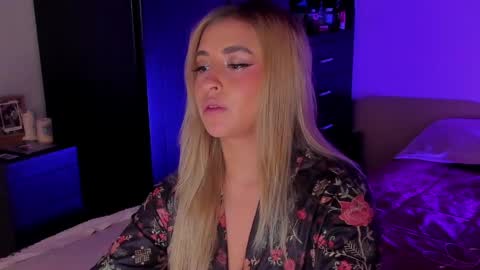 Snapshot of saradiazxxx chatting on April 24, 3:03 pm saradiazxxx online show from April 24, 3:03 pm
