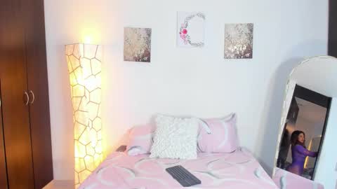 sarah  cinnamon online show from February 10, 7:18 pm