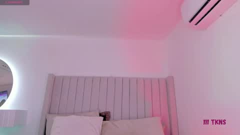 Sarah Bonneth online show from November 1, 11:56 am