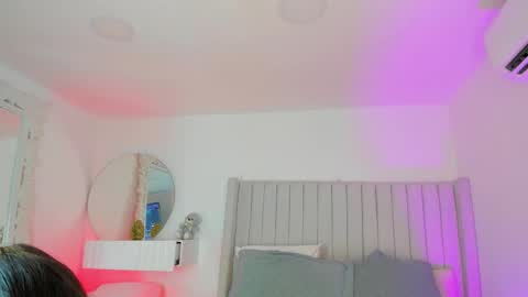 Sarah Bonneth online show from January 12, 2:00 pm