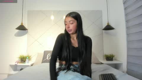 sarah_collens_ online show from June 9, 10:49 am