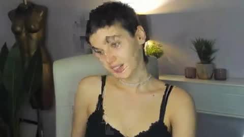 Sarah online show from October 19, 1:45 pm