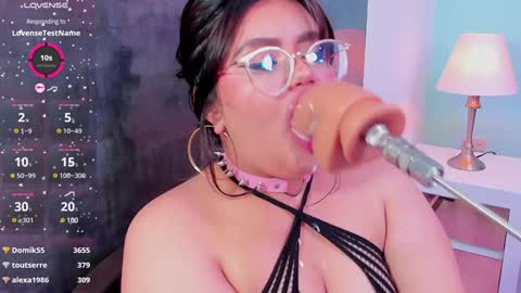 Snapshot of sarah_gold_1 chatting on January 15, 4:04 am Sarah online show from January 15, 4:04 am