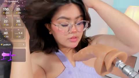 Snapshot of sarah_gold_1 chatting on February 22, 4:07 am Sarah online show from February 22, 4:07 am