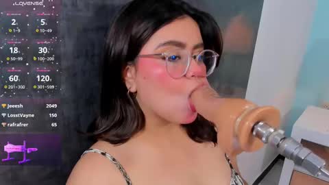 Snapshot of sarah_gold_1 chatting on February 28, 3:26 am Sarah online show from February 28, 3:26 am