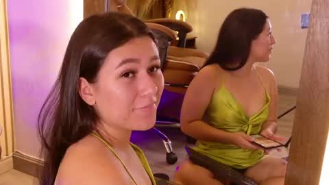 Snapshot of sarah_greyy chatting on May 23, 9:46 am sarah_greyy online show from May 23, 9:46 am