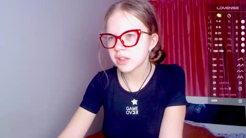 Sarah online show from February 4, 2:53 pm
