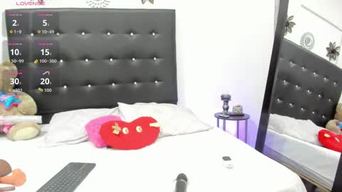 sarah_lowee online show from November 12, 12:49 pm