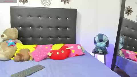 sarah_lowee online show from March 19, 12:58 am