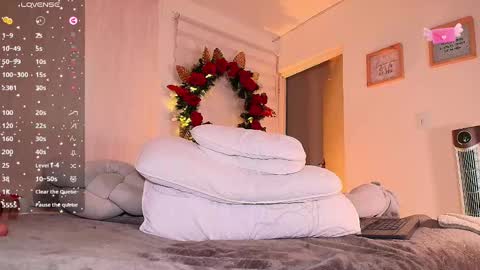 Snapshot of sarah_moonn_ chatting on December 27, 6:24 am Sarah online show from December 27, 6:24 am