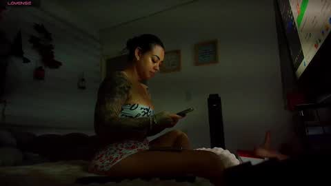 Snapshot of sarah_moonn_ chatting on November 3, 2:35 am Sarah online show from November 3, 2:35 am