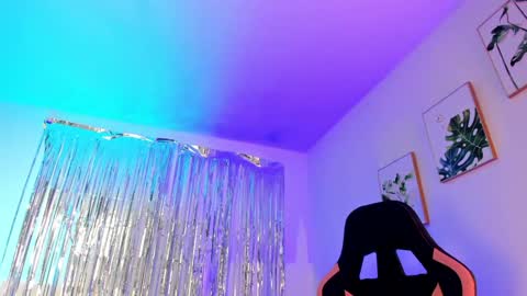 Snapshot of sarah_perez1 chatting on December 1, 8:53 pm INSTAGRAM...sarah22 p online show from December 1, 8:53 pm