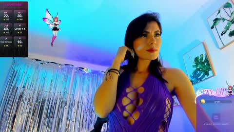 Snapshot of sarah_perez1 chatting on February 5, 12:20 am INSTAGRAM...sarah22 p online show from February 5, 12:20 am