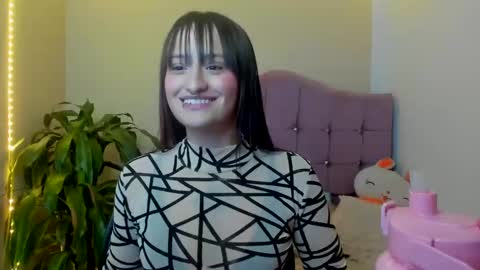 Snapshot of sarah_ramirez777 chatting on December 16, 7:15 am Sarah Ramirez online show from December 16, 7:15 am