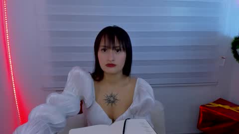 Sarah Ramirez online show from November 27, 3:30 am