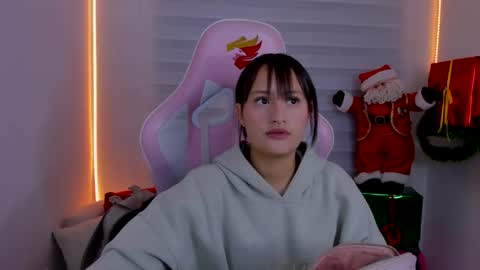 Sarah Ramirez online show from December 2, 2:17 am