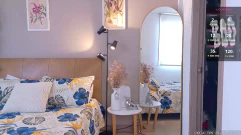 Snapshot of sarah_rayy chatting on October 31, 5:25 pm sarah_rayy online show from October 31, 5:25 pm