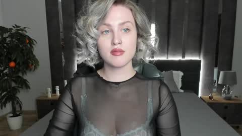 Sarah online show from December 2, 4:09 am