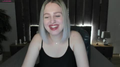 Sarah online show from December 8, 1:02 am