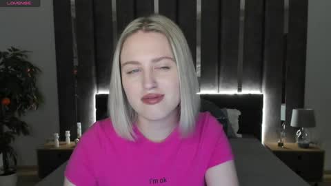 Sarah online show from December 12, 1:10 am