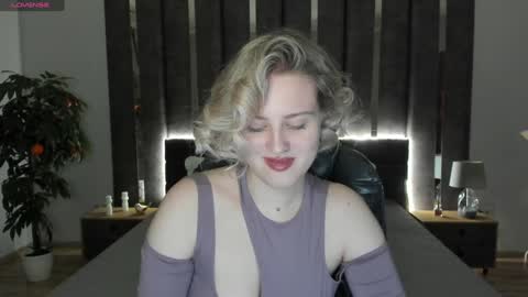 Sarah online show from December 17, 1:07 am