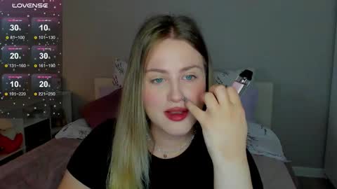 Snapshot of sarah_soul chatting on October 1, 1:00 am Sarah online show from October 1, 1:00 am