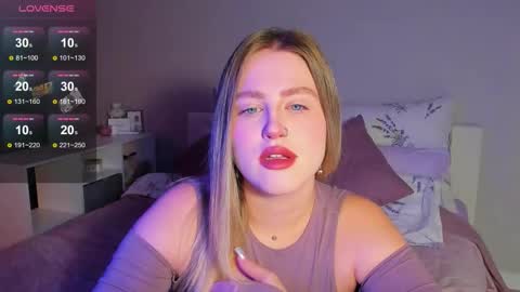 Snapshot of sarah_soul chatting on October 27, 12:04 am Sarah online show from October 27, 12:04 am