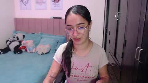 Sarah online show from February 25, 11:33 pm