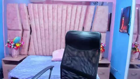 Sarah online show from March 5, 1:40 pm