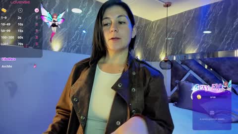 Sarah Deyvis online show from December 9, 1:45 pm