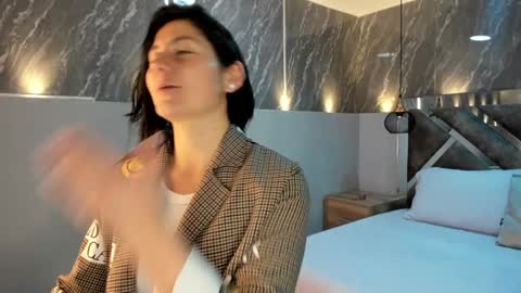 Sarah Deyvis online show from December 26, 1:54 pm