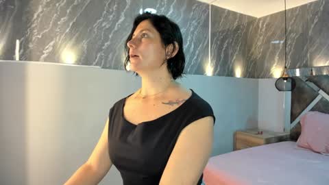 Sarah Deyvis online show from January 3, 1:58 pm