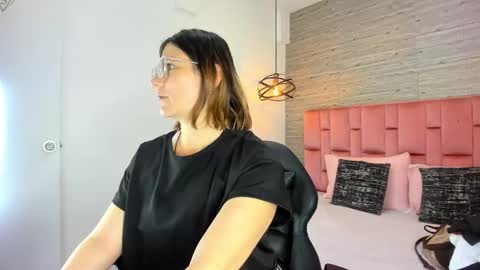 Sarah Deyvis online show from September 28, 2:33 pm