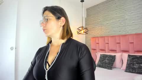 Sarah Deyvis online show from September 30, 3:39 pm