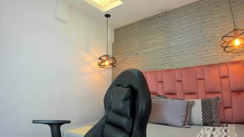 Sarah Deyvis online show from October 15, 1:44 pm