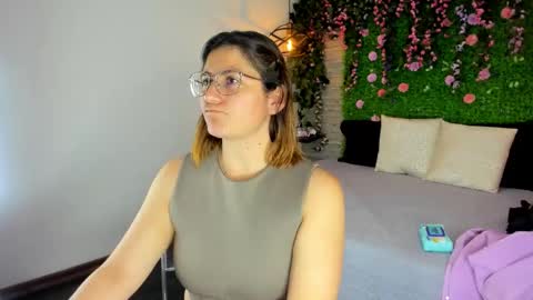 Sarah Deyvis online show from November 24, 3:23 pm